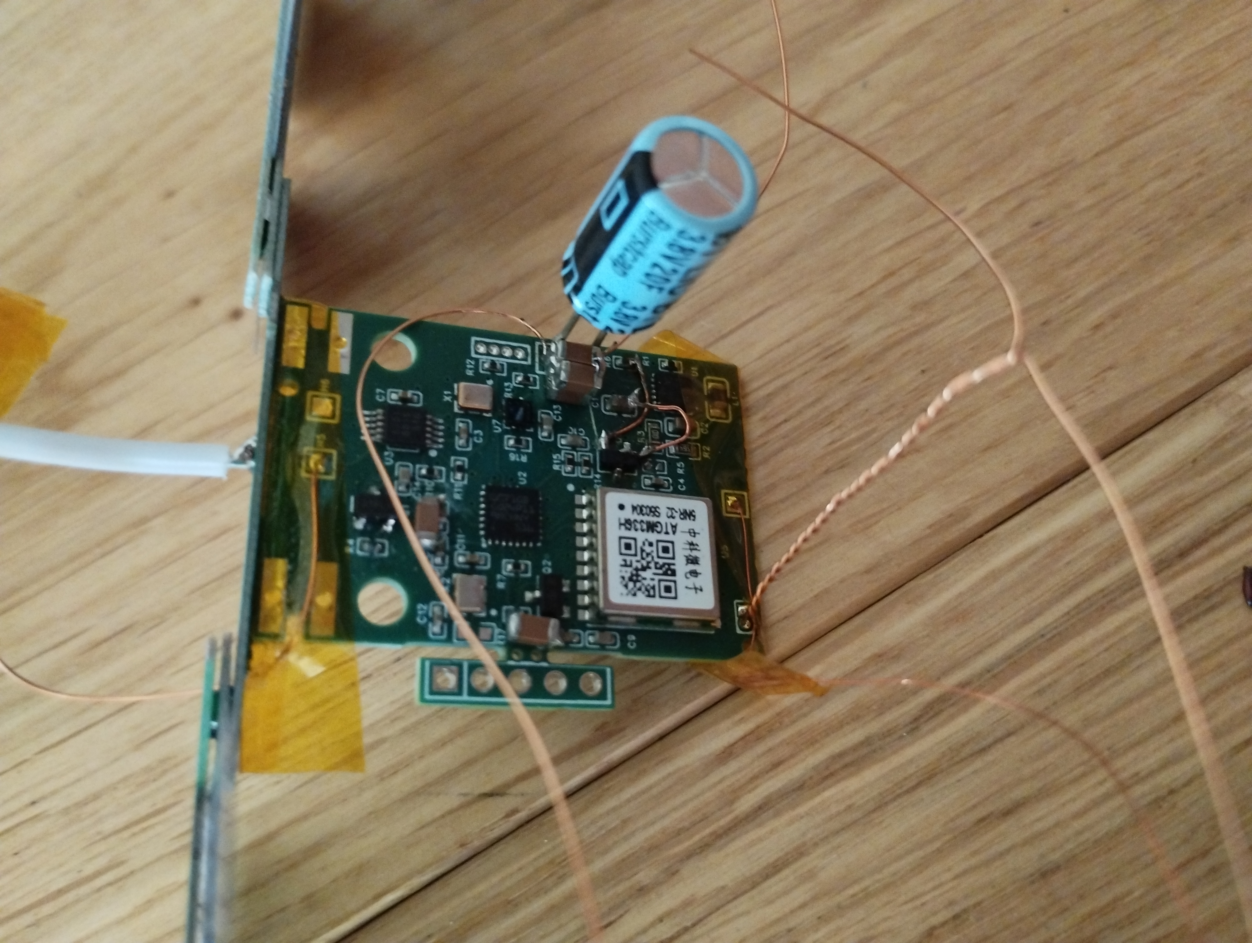 The supercapacitor and 100uF capacitors
